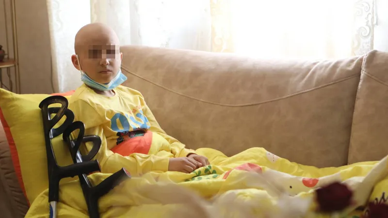 Niña de 12 años recibió quimioterapia POR ERROR tras diagnóstico equivocado y ahora está en silla de ruedas