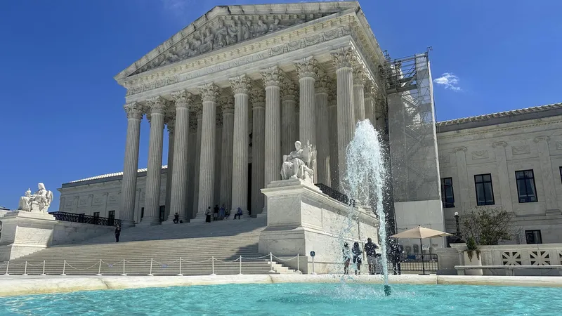 Nuevo revés judicial para Trump: Suprema Corte de EEUU invalida decreto que restringía el voto por correo
