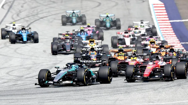 Russell salva el triunfo pese al regreso de la bestia Verstappen