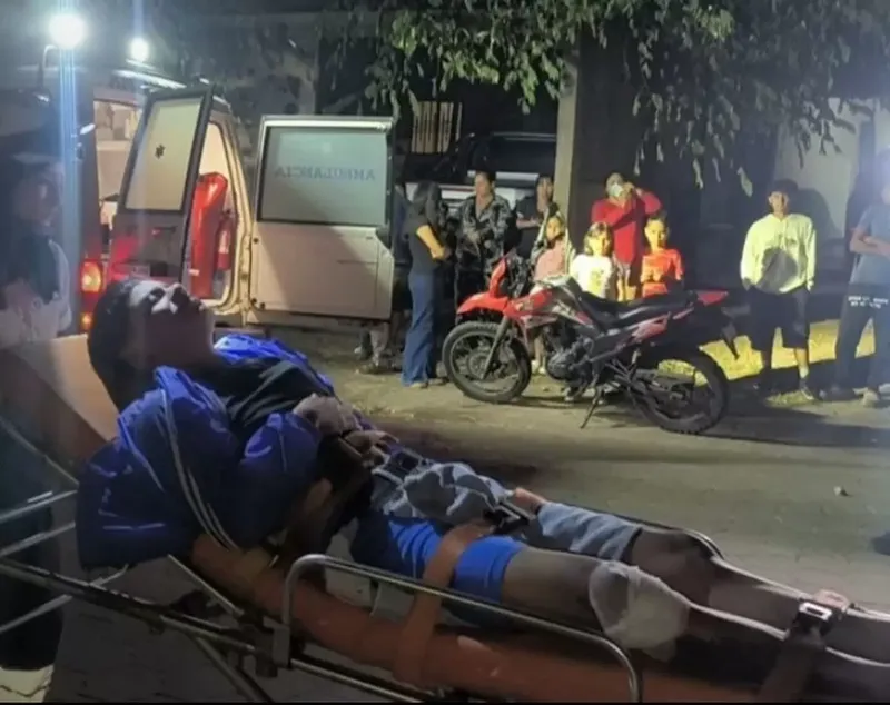 Joven sufre lesiones graves al impactar en moto contra vehículo estacionado en Estelí