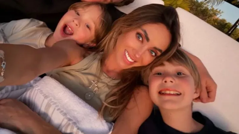 Anahí presume el talento de sus hijos bailando al ritmo de Michael Jackson