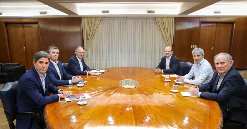 Caputo reunió a Glencore, Rio Tinto y Vicuña: qué necesitan los gigantes mineros para que sus inversiones ‘derramen’