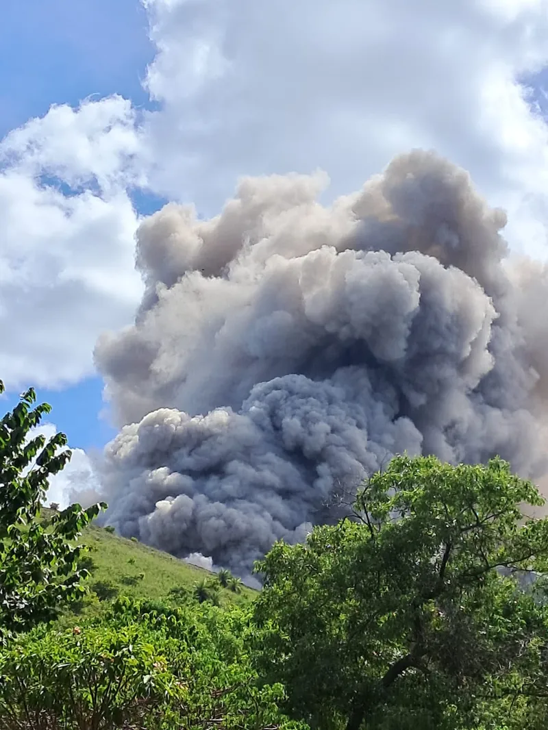 El Volcán Telica registra explosiones, expulsión de gases, cenizas y fragmentos balísticos