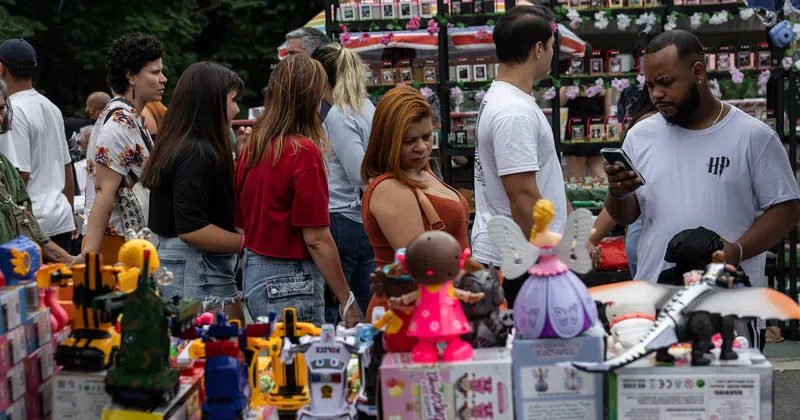 Altas tasas y bajo consumo presionan al sector minorista en el cuarto mandato de Lula