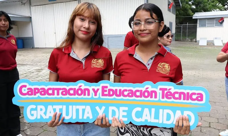 Estudiantes de carreras técnicas vuelven a clases en un ambiente festivo