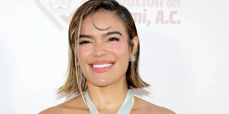 Karol G rompe el silencio emocional con su nuevo álbum “No me Arrepiento de...