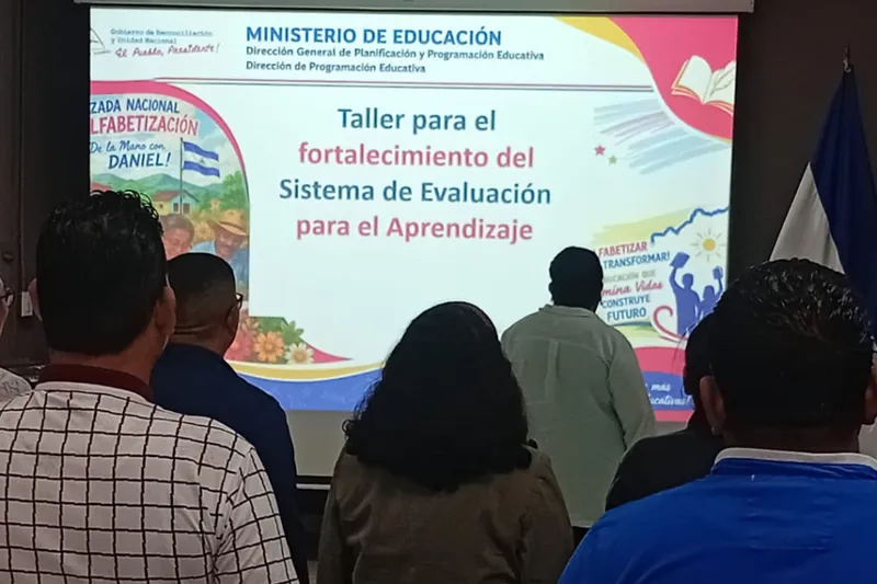 Maestros fortalecen evaluación del aprendizaje en Nicaragua