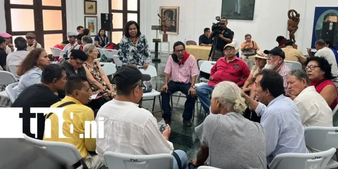 Poetas de todo Nicaragua celebran el día de la alegría con jornada cultural
