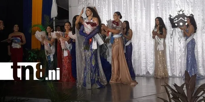 Andrea Hernández es coronada Miss UNICIT 2026 en emotiva gala universitaria