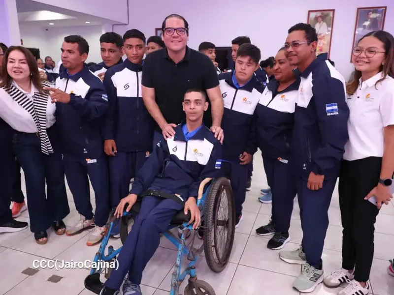 Abanderan a delegación que participará en los Juegos Deportivos para Personas con Discapacidad