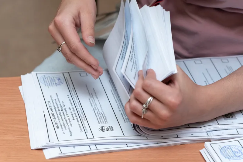 Dan a conocer los primeros resultados de las elecciones parlamentarias en Rusia