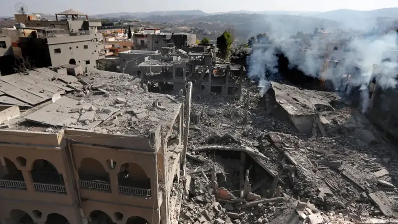 Israel intensifica bombardeos contra el sur de Líbano