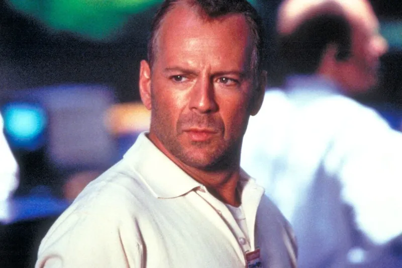 "Sé que nunca volveré a trabajar con él". Bruce Willis arremetió así contra el director de uno de sus más grandes taquillazos