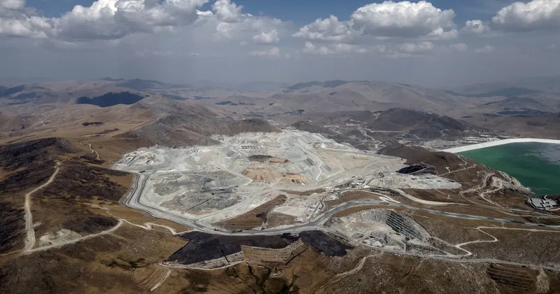Comunidad indígena de Perú ofrece comprar parte de una mina de cobre de propiedad china