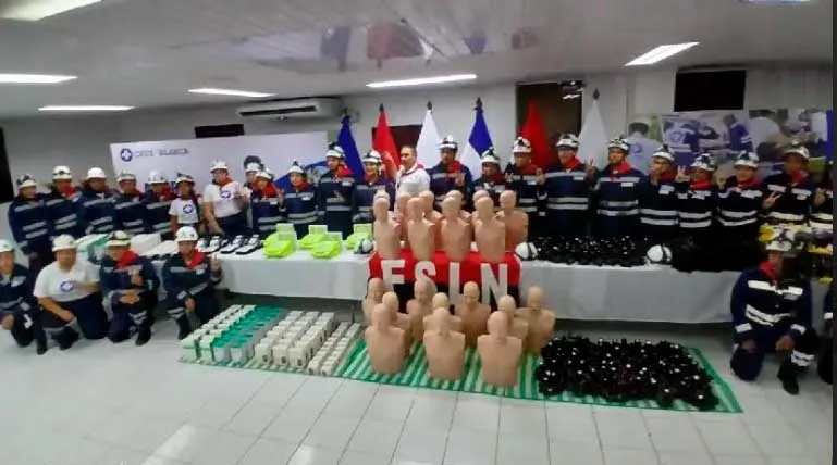Cruz Blanca entrega equipos a filiales en todo el país en saludo al 47/19
