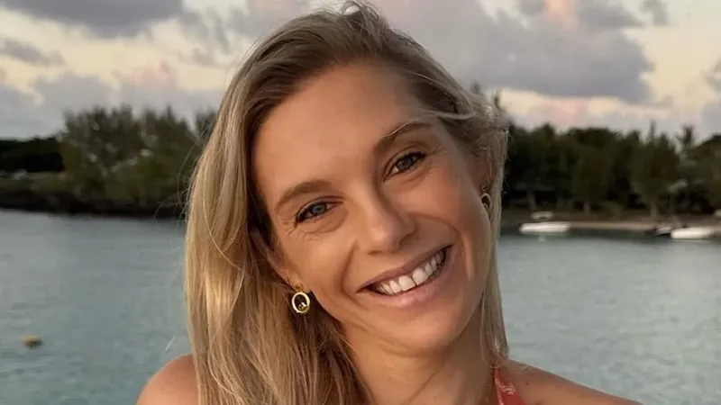 Chelsy Davy, exnovia del príncipe Harry, comparte una imagen poco común de dos de sus hijos en una foto de su vida en la isla