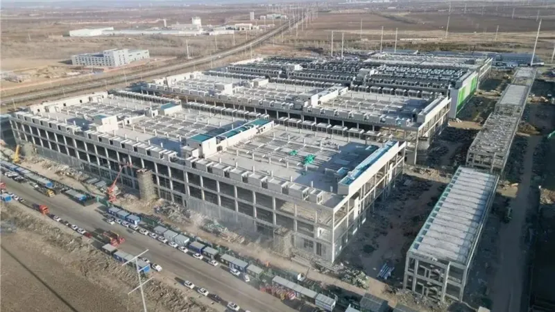 China está construyendo gigantescos centros de datos para inteligencia artificial en mitad del desierto. Su plan es convertir una región olvidada en el cerebro tecnológico del país
