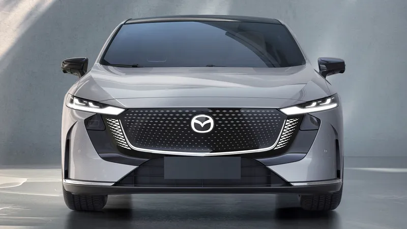 560 km de autonomía, 200 kW de carga y batería LFP: Mazda resuelve el mayor ‘pero’ de su coche eléctrico más bonito