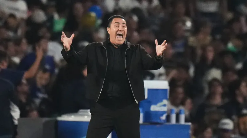 Efraín Juárez llegó, vio y tiene a su equipo en la parte alta de la tabla en Hungría