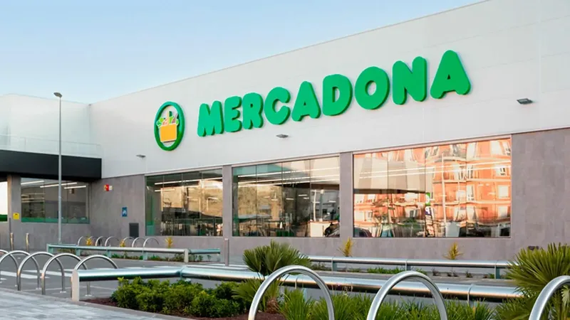 Mercadona acepta el reto de Lidl para competir con dos nuevos supermercados: tienen obrador central y sección de pescadería