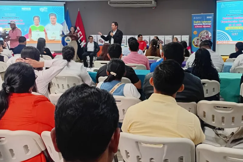 Docentes participan en certamen de enseñanza de inglés