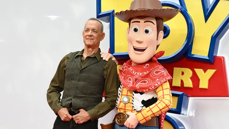 “Fue como escuchar a Judy Garland cantar por primera vez”: Tom Hanks nos promete un momento histórico con ‘Toy Story 5’
