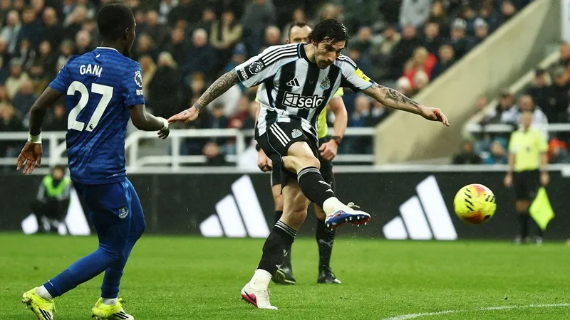 Tottenham apostó fuerte por Sandro Tonali y estas son las razones