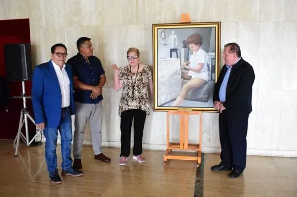 Teatro Nacional suma retrato de Edith Grøn a su patrimonio artístico
