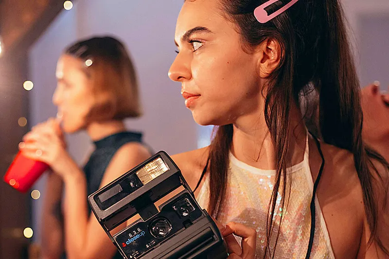La pasión de la Generación Z por lo "retro" salvó a Kodak de la quiebra, pero después estuvo a punto de destruirla