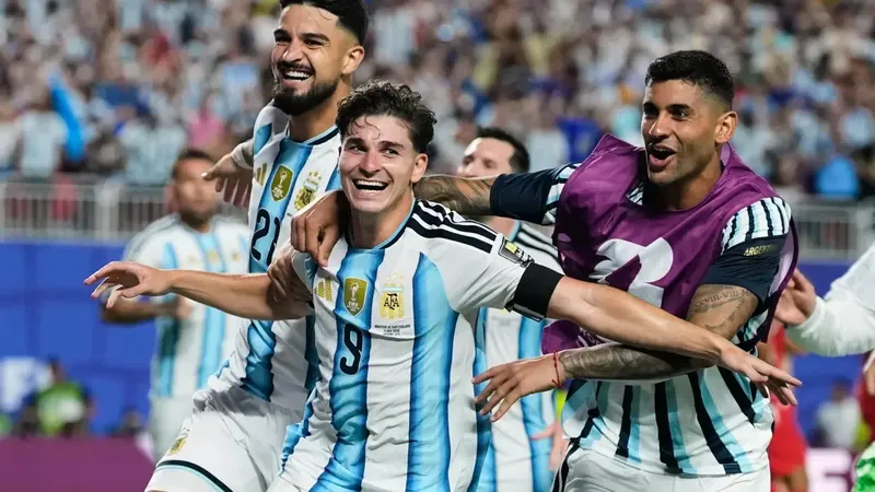 El Barça mantiene el plan con Julián Álvarez