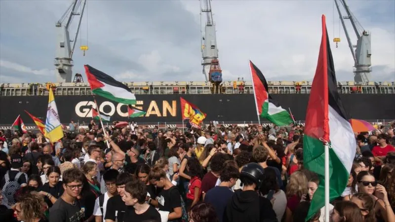 Estibadores de 100 puertos bloquean suministro militar y energético a Israel
