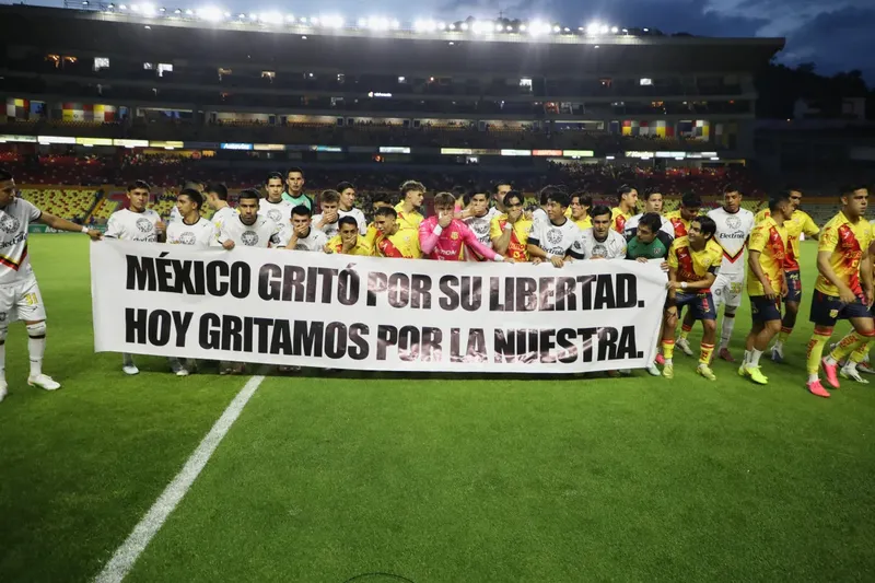 Portero español del Atlético Morelia denuncia amenazas contra jugadores molestos por abolición de ascensos