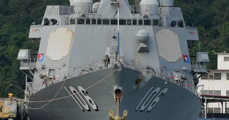 China construye una nueva réplica de un buque de guerra de EE.UU. para pruebas de misiles