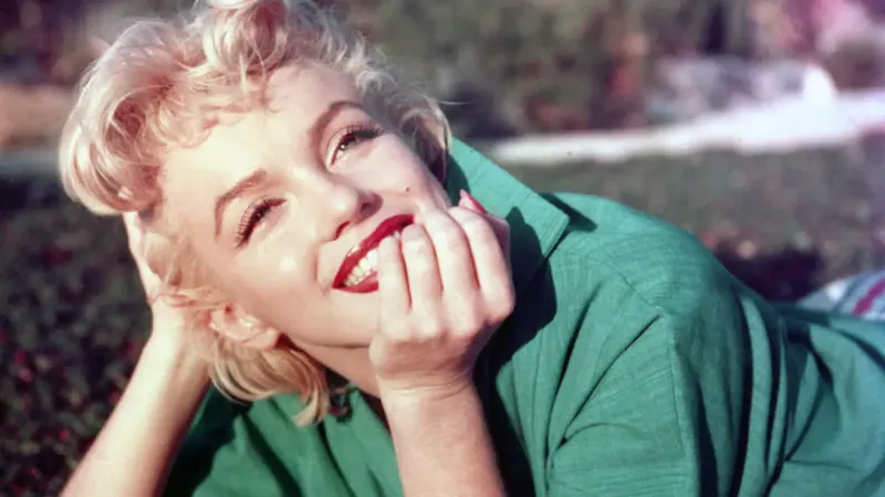 Estas actitudes de Marilyn Monroe la hicieron irresistible ante los hombres y hoy día funcionan si las aplicas correctamente