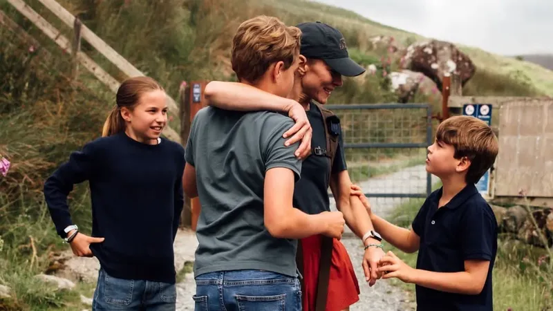 Así fue el emotivo encuentro de la princesa Kate con William y sus hijos tras su inspiradora hazaña en las alturas