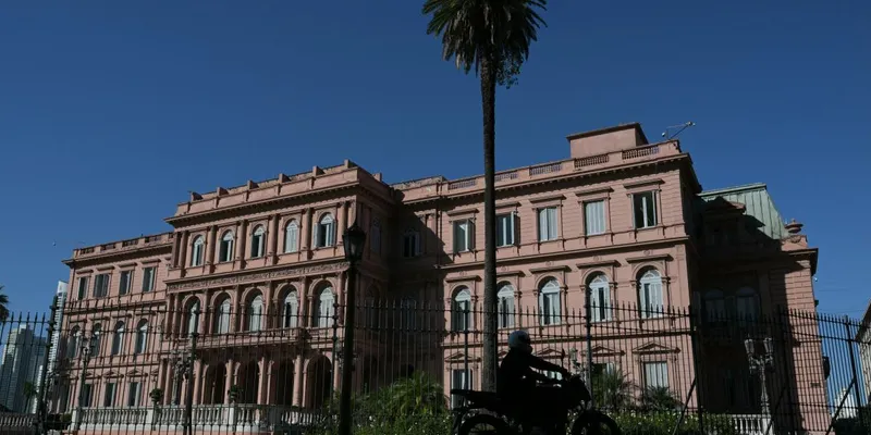 Tesoro argentino coloca títulos por valor equivalente a unos 8,900 millones de dólares