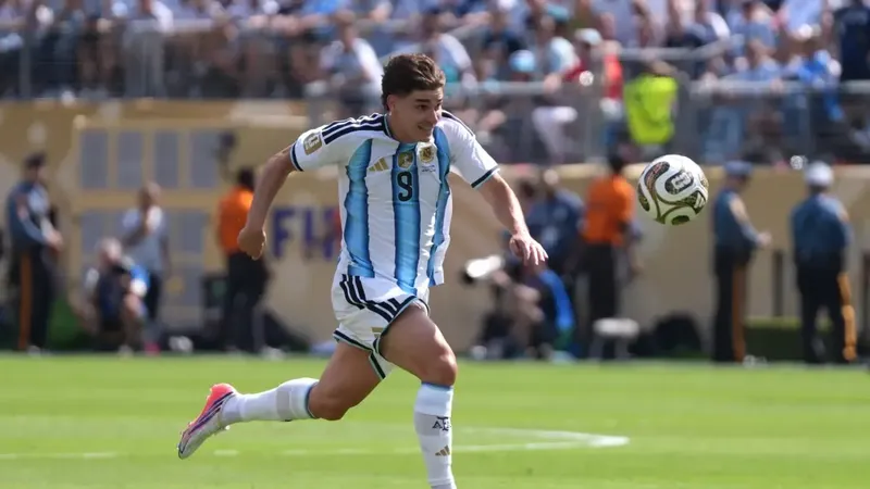 La estrategia con Julián no cambia pese a las palabras de Simeone