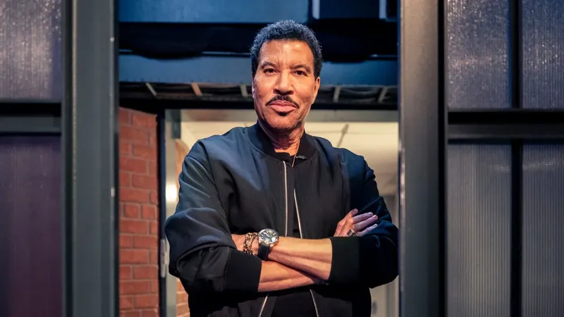 Lionel Richie regresa al hospital por un problema cardíaco; cancela tres shows de su gira