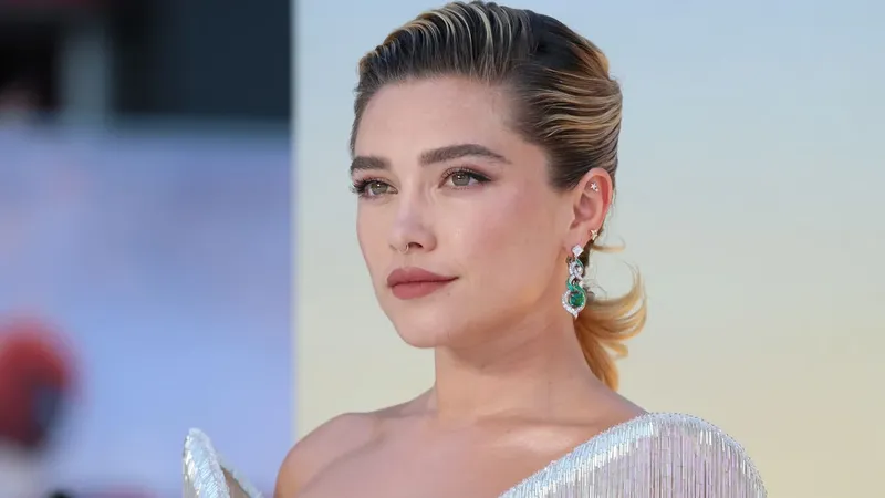 Florence Pugh deslumbra con un vestido escultórico en la premier de 'Spider-Man: Brand New Day'