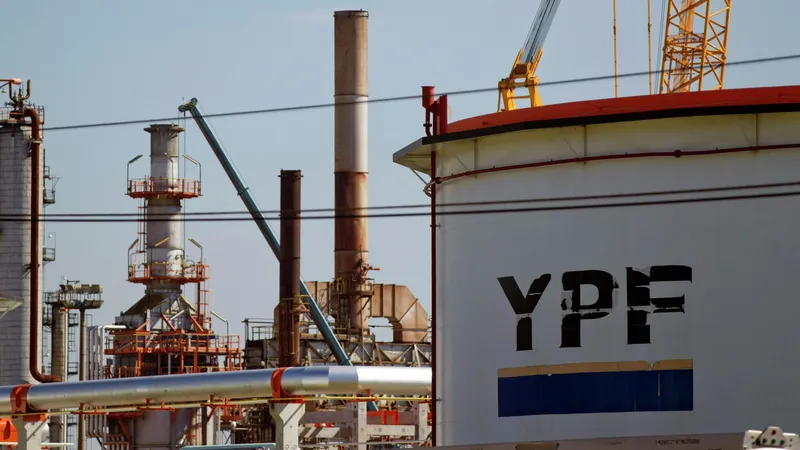 La petrolera YPF apostará por una plataforma uruguaya con "los mejores porcentajes de probabilidad", dice experto