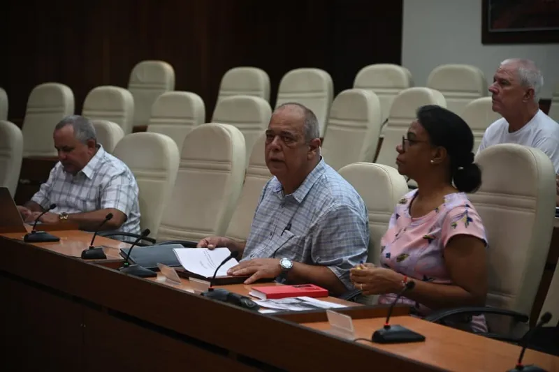 Chequea presidente cubano el aseguramiento de las fuentes de abasto de agua en La Habana