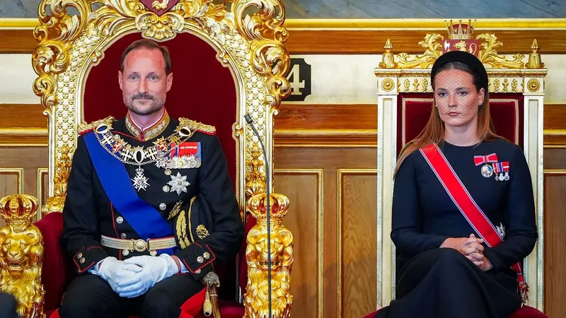 Haakon VIII asume como Rey junto a Ingrid Alexandra, la princesa que un día ocupará el trono de Noruega