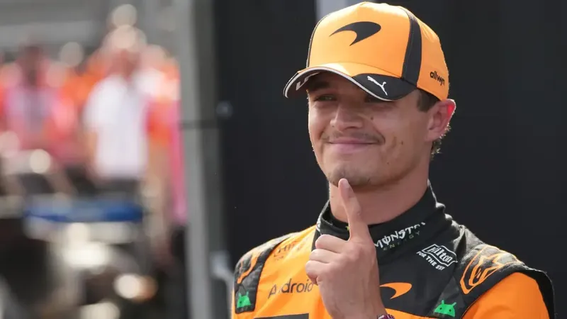 Norris bate a Hamilton por 12 milésimas y Alonso lo borda