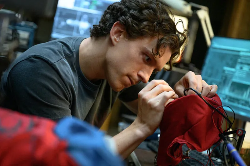La madre postiza de Tom Holland también está en Spider-Man: Brand New Day y su papel es el mismo que hace 14 años: cuidar de él
