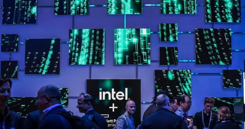 Trump anuncia acuerdo entre Intel y Apple para producir semiconductores en EE.UU.