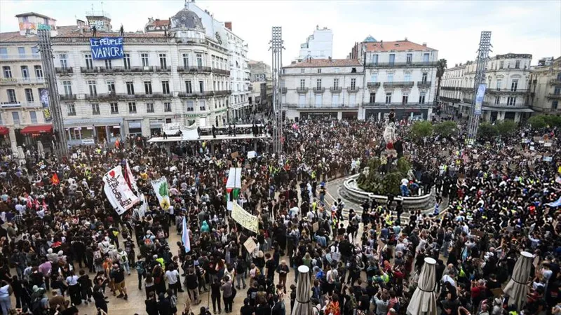 Irán desmonta las excusas de Macron sobre las protestas en Francia