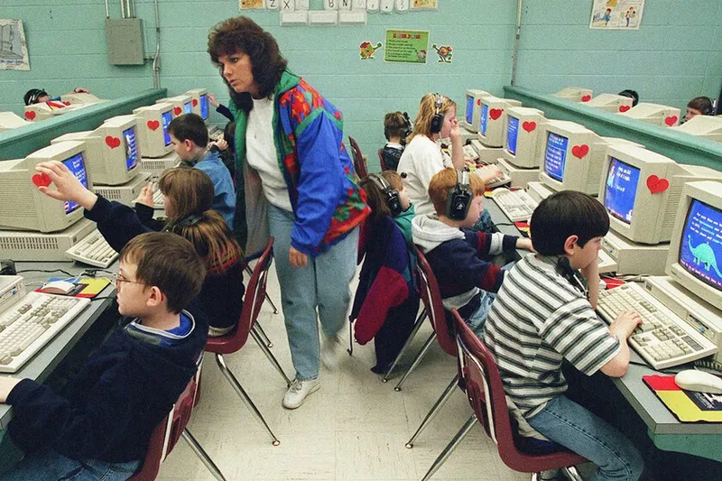 Los niños de los 90 tienen grabada a fuego una nostalgia que sus hijos no vivirán. Cuando su tecnología escolar desapareció, se llevó sus sonidos con ella