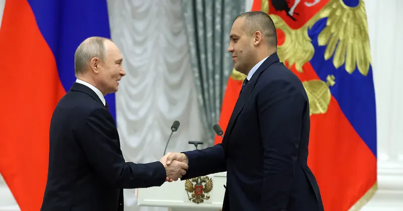 Cómo Umar Kremlev pasó del boxeo al entorno de Putin y terminó pagando la celebración de boda de Trump Jr.