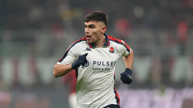 Johan Vásquez marca gol en duelo de mexicanos ante el AC de Milán; Santi Giménez sigue sin romper su sequía
