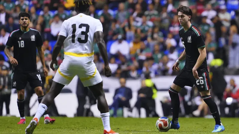México cumplió sobre Ghana 2-0 en el primero de sus tres exámenes antes del Mundial